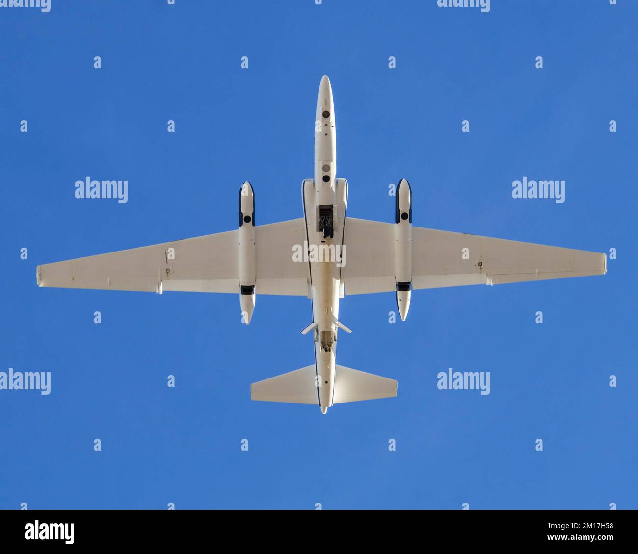 Avion de haute altitude ER2 survolant le désert de Mojave en Californie. Amélioration numérique. Éléments de cette image fournis par la NASA. Banque D'Images