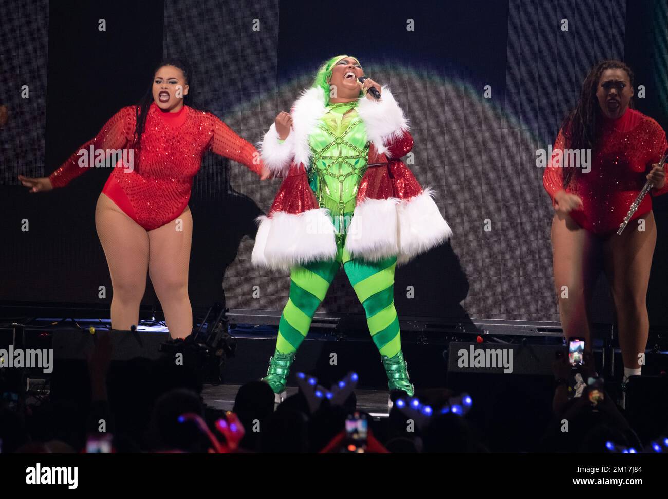 Lizzo se produit sur scène au Jingle ball 2022 de iHeartRadio Z100 présenté par Capital One au Madison Square Garden sur 9 décembre 2022 à New York, New York. Photo : Jeremy Smith/imageSPACE/MediaPunch Banque D'Images