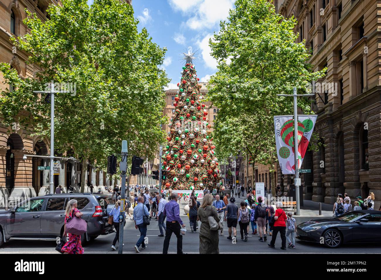 Immense sapin de Noël décoré dans le centre de Sydney, en Australie, le 9 décembre 2022 Banque D'Images