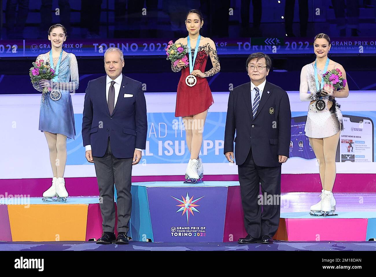 Turin, Italie. 10th décembre 2022. Cérémonie de remise des prix les femmes du Grand Prix de patinage artistique finale Torino 2022 (Italie) crédit: Agence de photo indépendante/Alamy Live News Banque D'Images