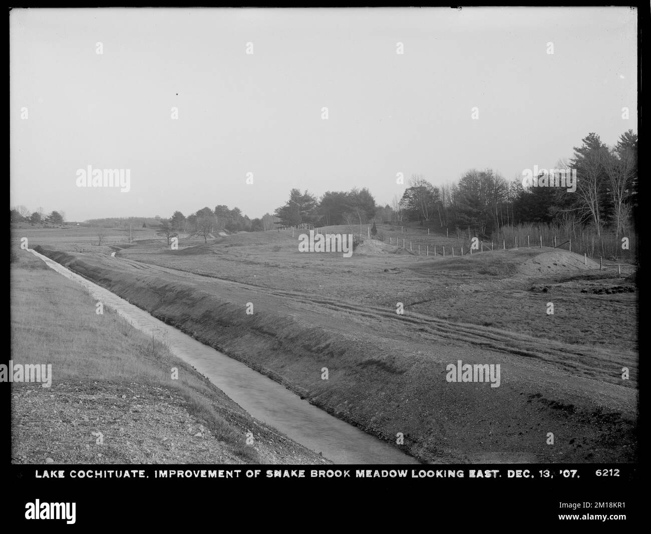 Sudbury Department, Improvement of Lake Cochituate, Improvement of Snake Brook Meadow, Looking East, Natick, Mass., 13 décembre, 1907 , ouvrages d'eau, réservoirs, structures de distribution d'eau, ruisseaux, amélioration sanitaire des bassins versants Banque D'Images Sudbury Department, Improvement of Lake Cochituate, Improvement of Snake Brook Meadow, Looking East, Natick, Mass., 13 décembre, 1907 , ouvrages d'eau, réservoirs, structures de distribution d'eau, ruisseaux, amélioration sanitaire des bassins versants Banque D'Images