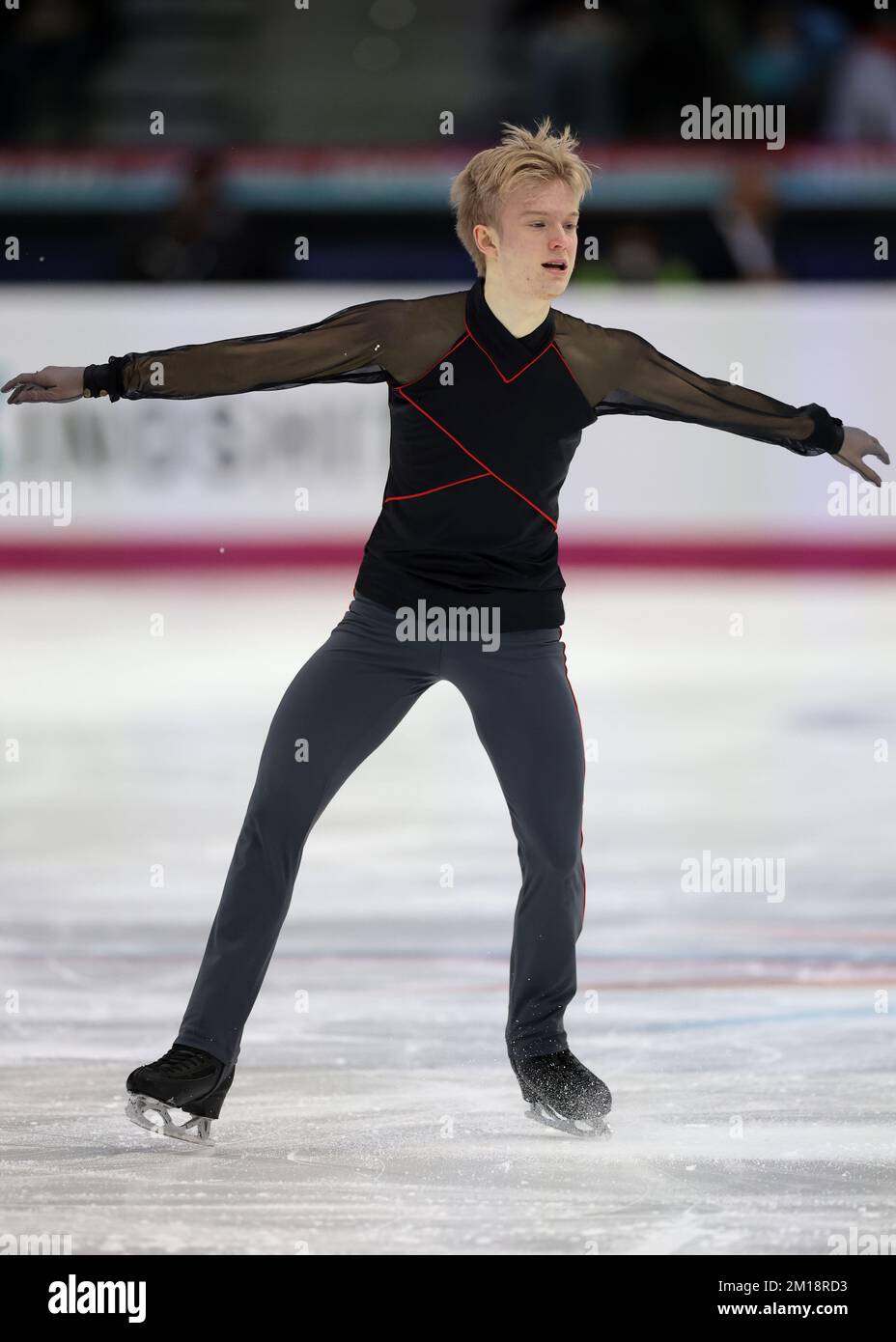 Turin, Italie, le 10th décembre 2022. Daniel Grassl, d'Italie, se produit dans le programme de patinage libre pour hommes à Palavela, Turin. Date de la photo : 10th décembre 2022. Crédit photo à lire: Jonathan Moscrop/Sportimage crédit: Sportimage/Alay Live News Banque D'Images