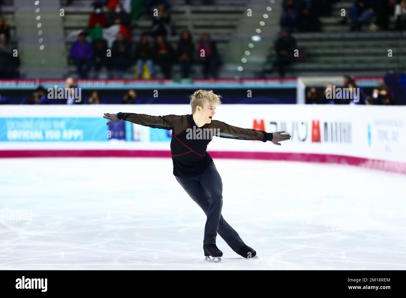 Turin, Italie, le 10th décembre 2022. Daniel Grassl, d'Italie, se produit dans le programme de patinage libre pour hommes à Palavela, Turin. Date de la photo : 10th décembre 2022. Crédit photo à lire: Jonathan Moscrop/Sportimage crédit: Sportimage/Alay Live News Banque D'Images
