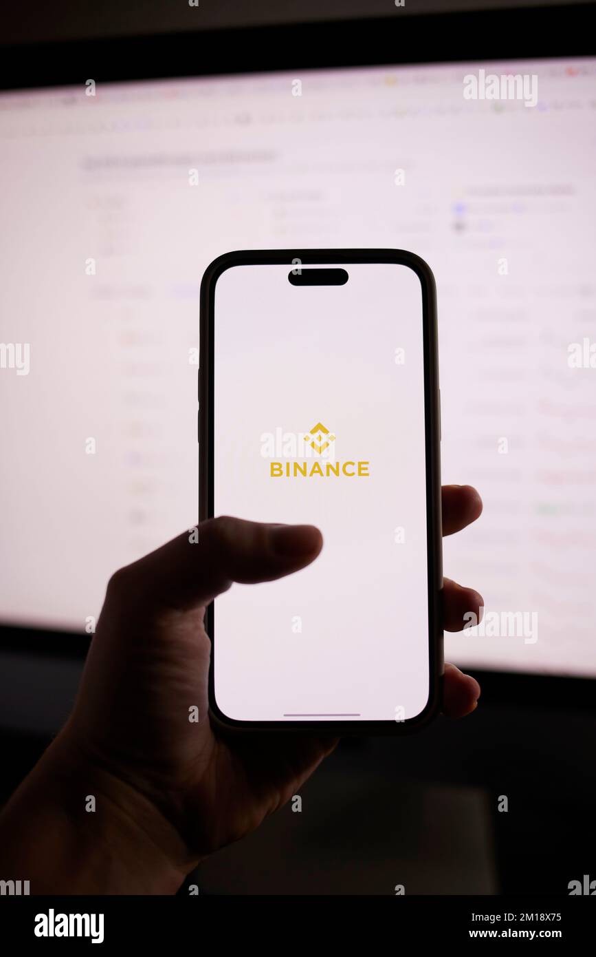 Écran de chargement de l'application Binance sur le smartphone iPhone Banque D'Images