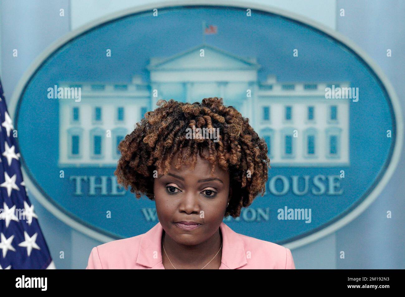 Washington, États-Unis. 09th décembre 2022. Karine Jean-Pierre, Attachée de presse à la Maison Blanche, prend la parole lors d'un briefing quotidien à la Maison Blanche à Washington sur 9 décembre 2022. (Photo de Yuri Gripas/Sipa USA)la Attachée de presse de la Maison-Blanche, Karine Jean-Pierre, prend la parole lors d'un briefing quotidien à la Maison-Blanche à Washington sur 9 décembre 2022. (Photo par Yuri Gripas/Sipa USA) crédit: SIPA USA/Alay Live News Banque D'Images