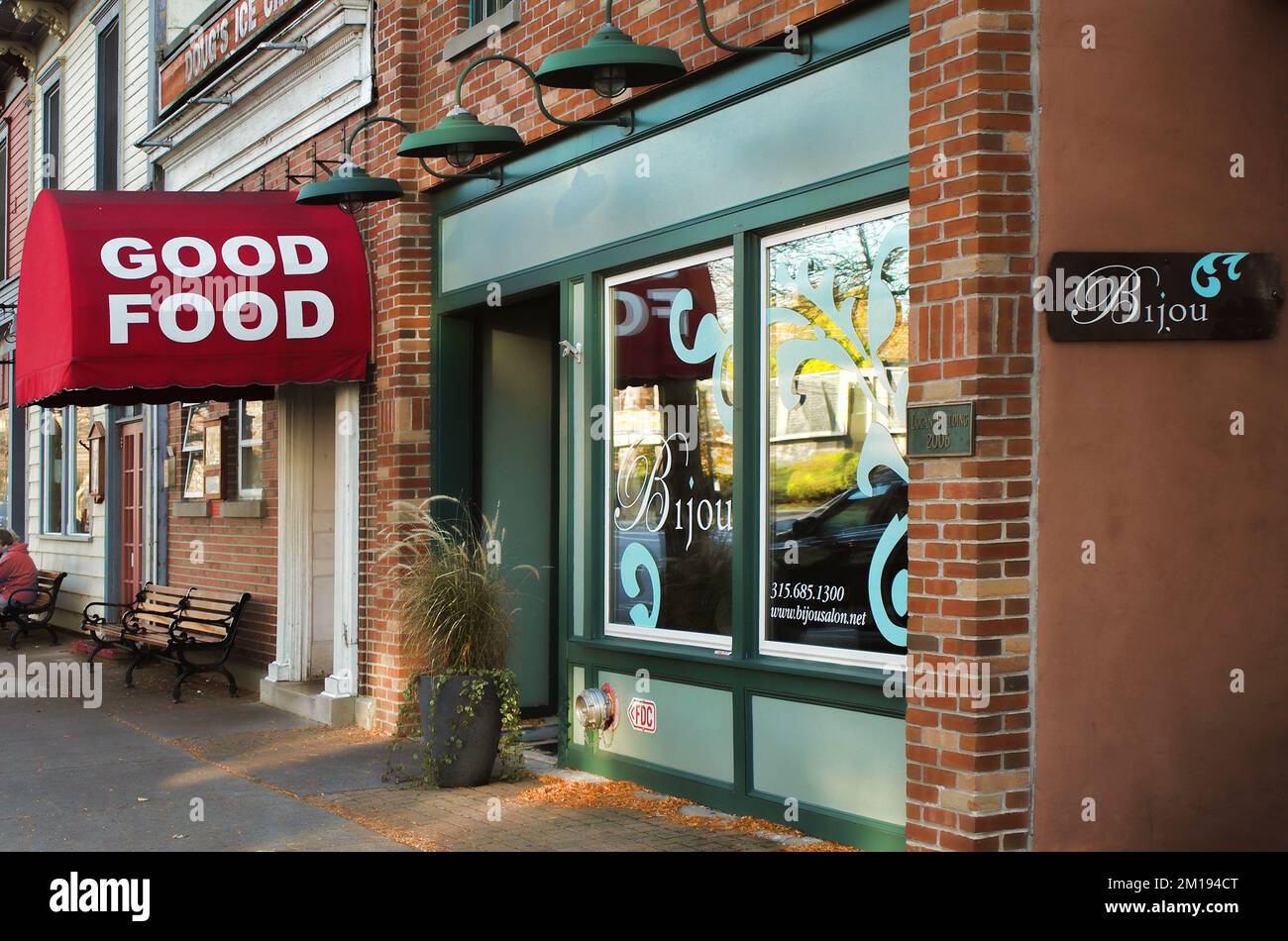 Skaneateles, New York, États-Unis. 4 novembre 2022. Boutiques et boutiques de charme dans le centre du village de Skaneateles, New York, le matin d'automne Banque D'Images