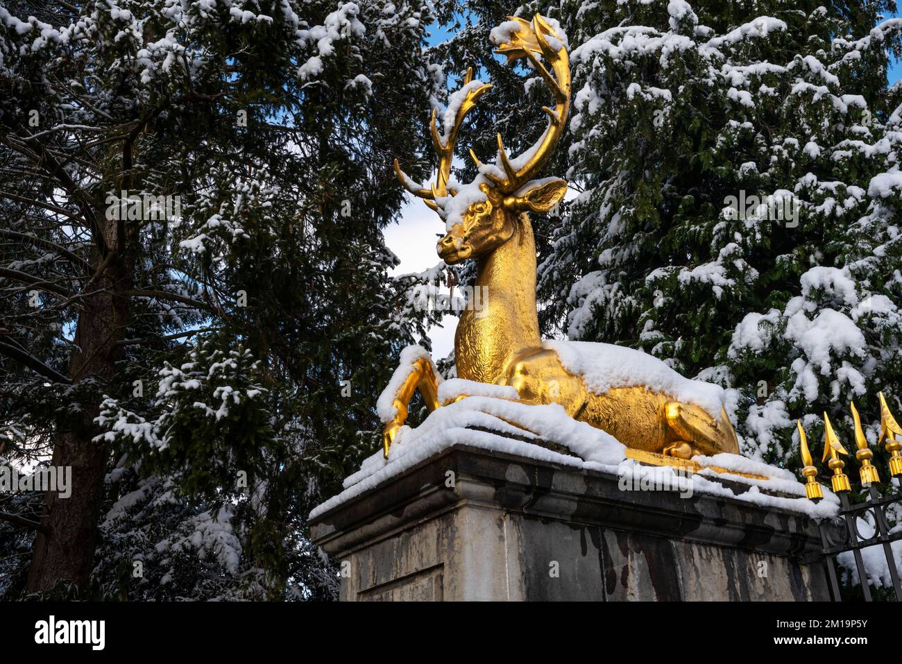 L'entrée baroque du Wenkenpark à Riehen, gardée par deux cerfs dorés, modelée d'après le sculpteur français Jean Goujon (XVIe siècle), Bâle-ville c Banque D'Images