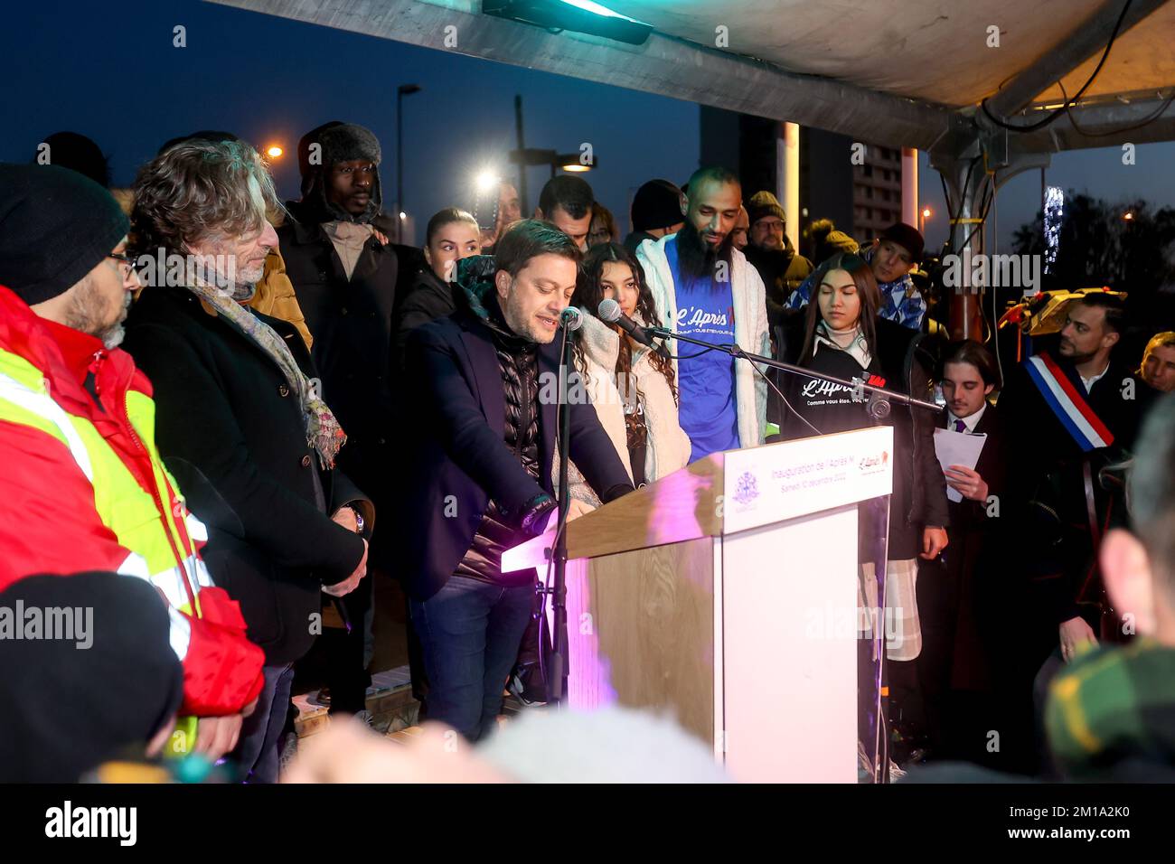 Marseille, France. 10th décembre 2022. Benoit Payan, maire de Marseille parle lors de l'inauguration du fast-food social et solidaire "après M" installé dans l'ancien McDonald's dans les quartiers nord de Marseille. (Photo de Denis Taust/SOPA Images/Sipa USA) crédit: SIPA USA/Alay Live News Banque D'Images