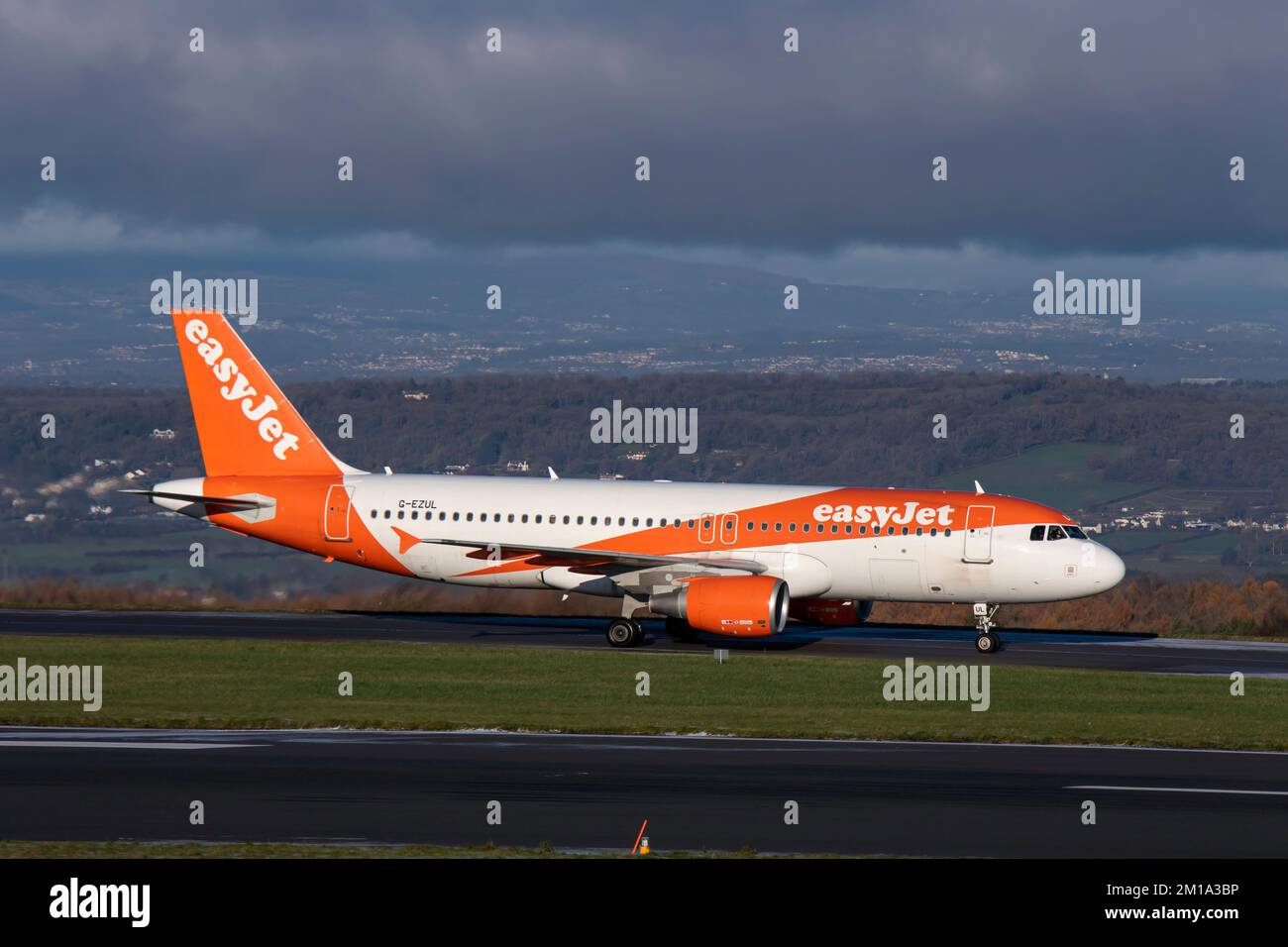 G-EZUL Airbus A320 214 easyJet Bristol Airport UK 10/12/2022 Banque D'Images