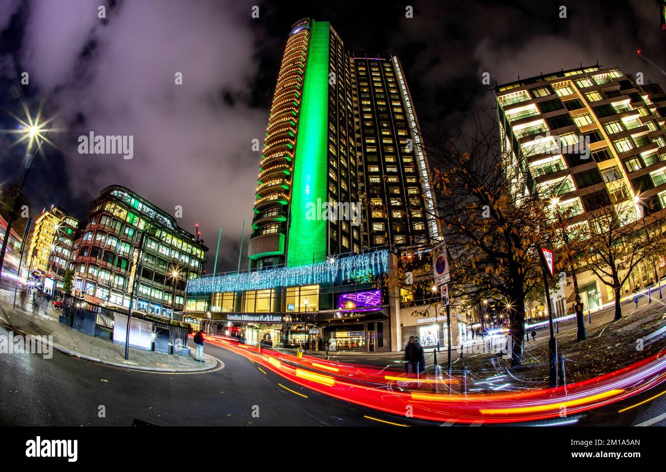 Le Hilton Hotel Park Lane Londres la nuit Royaume-Uni Banque D'Images