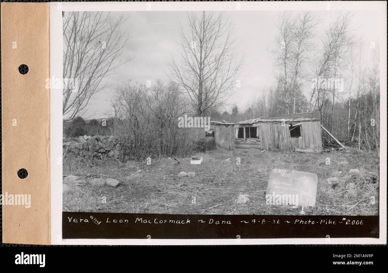 Vera et Leon MacCormack, poulailler, Dana, Massachusetts, 8 avril, 1936 ...