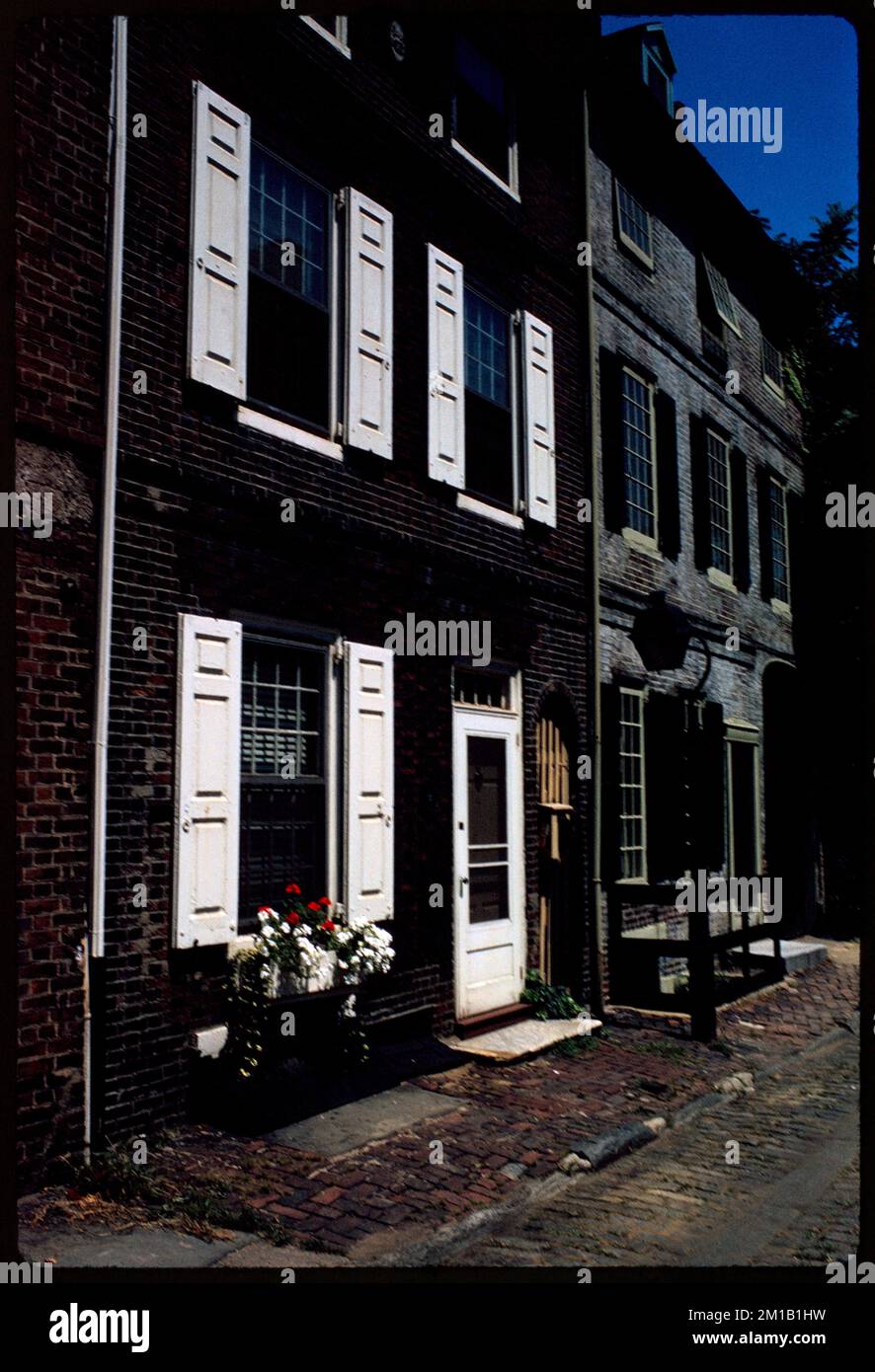 Vue sur les maisons en rangée, probablement Philadelphie , maisons en rangée. Collection Edmund L. Mitchell Banque D'Images