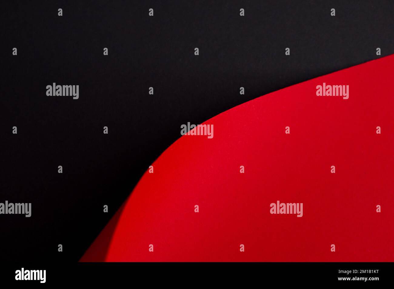 Arrière-plan courbe abstrait rouge et noir, papier peint Banque D'Images