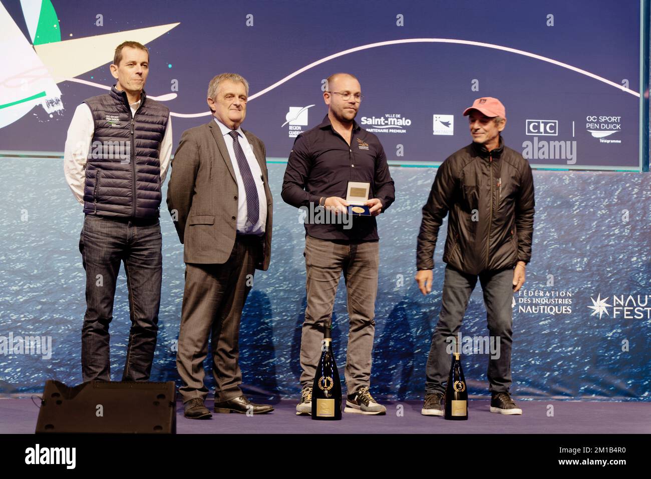 Paris, France. 10th décembre 2022. Herve Favre, Gilles Lurton, Loic Escoffier et Marc Guillemot assistent à la présentation des trophées de la route du Rhum. Banque D'Images