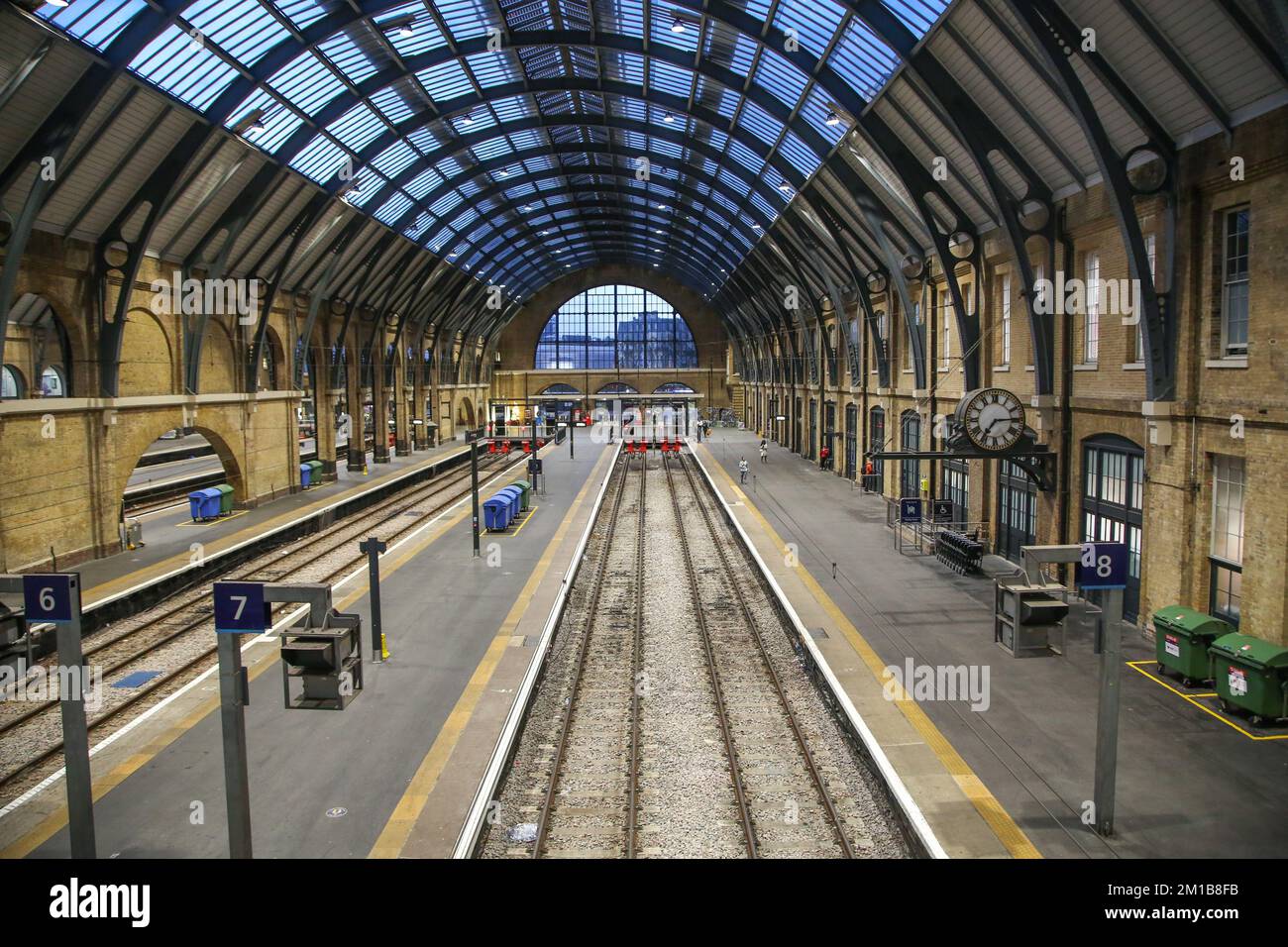 Londres, Royaume-Uni. 26th novembre 2022. Une station vide de Kings Cross dans le centre de Londres vu lors d'une grève ferroviaire. Le Syndicat national des travailleurs des chemins de fer, des Maritimes et des Transports a annoncé de nouvelles grèves ferroviaires en décembre et janvier 2023. (Photo de Dinendra Haria/SOPA Images/Sipa USA) crédit: SIPA USA/Alay Live News Banque D'Images