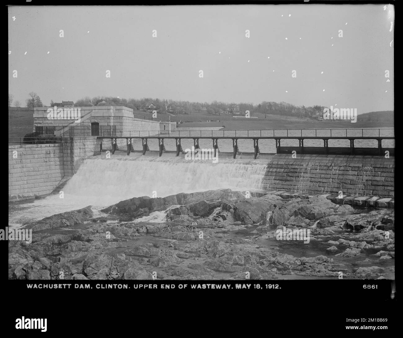 Barrage de Wachusett, extrémité supérieure de la Weir de déchets, Clinton, Massachusetts, 18 mai 1912 , ouvrages d'eau, barrages, évacuateurs de crues Banque D'Images
