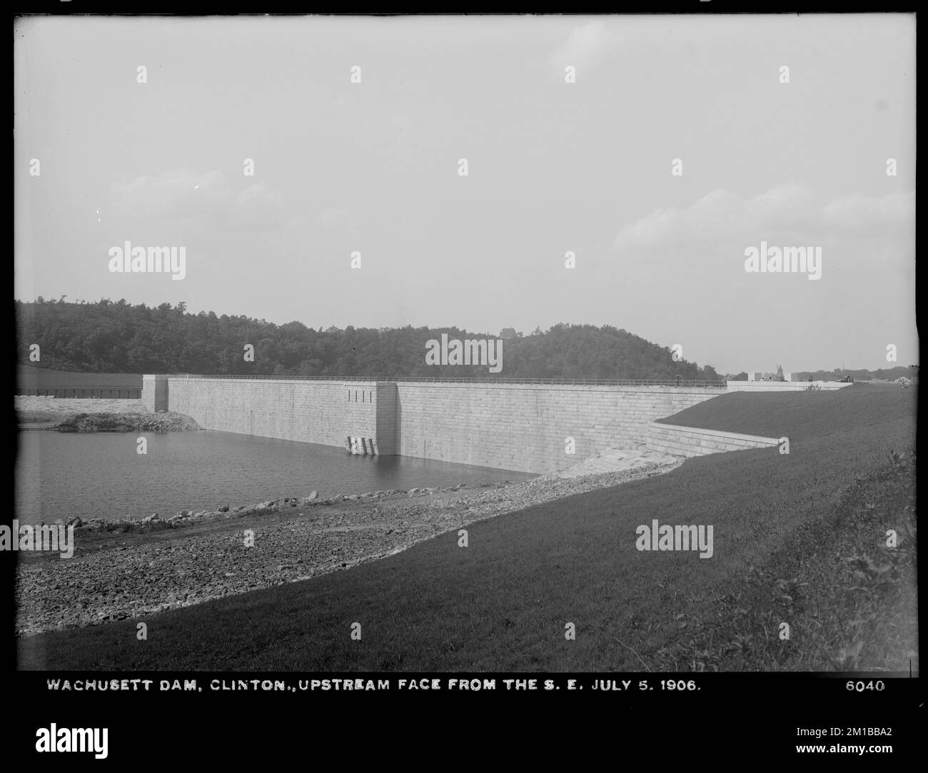 Barrage de Wachusett, vue de la face amont, depuis le sud-est, Clinton, Mass., 5 juillet, 1906 , ouvrages d'eau, barrages Banque D'Images