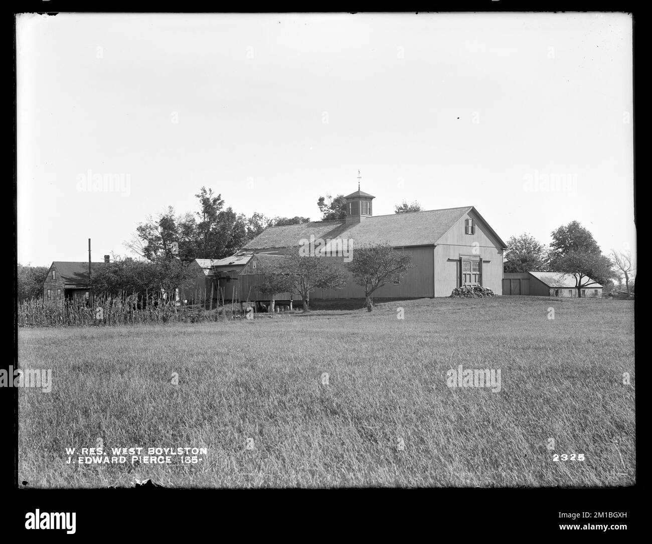 Wachusett Reservoir, bâtiments de J. Edward Pierce, du côté nord de la rue Pierce, du nord-ouest, West Boylston, Mass., 13 octobre, 1898 , ouvrages d'eau, réservoirs, structures de distribution d'eau, immobilier Banque D'Images