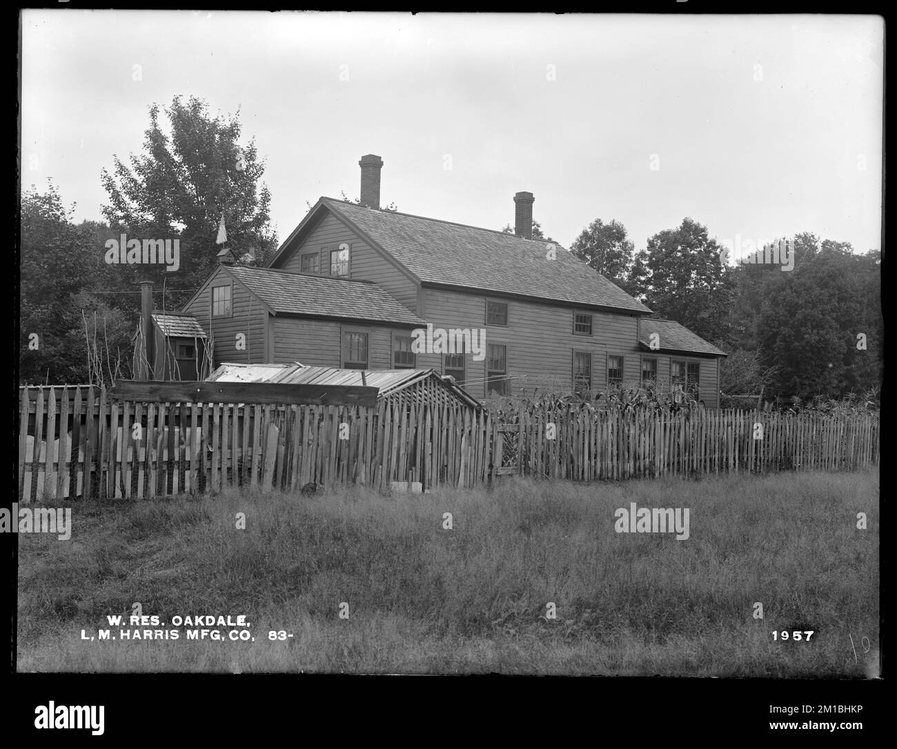 Wachusett Reservoir, L. M. Harris Manufacturing Company, la maison la plus à l'ouest sur le côté nord de la rue Holden, du nord-est, Oakdale, West Boylston, Mass., 12 août 1898 , ouvrages d'eau, réservoirs, ouvrages de distribution d'eau, immobilier Banque D'Images