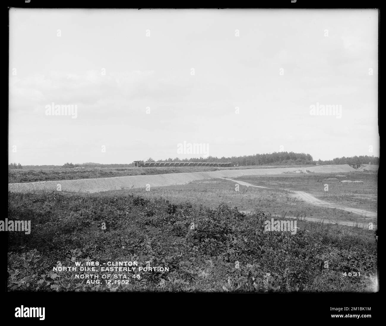 Wachusett Reservoir, North Dyke, partie est, au nord de la station 46, Clinton, Mass., 12 août 1902, ouvrages d'eau, réservoirs, structures de distribution d'eau, chantiers de construction Banque D'Images Wachusett Reservoir, North Dyke, partie est, au nord de la station 46, Clinton, Mass., 12 août 1902, ouvrages d'eau, réservoirs, structures de distribution d'eau, chantiers de construction Banque D'Images