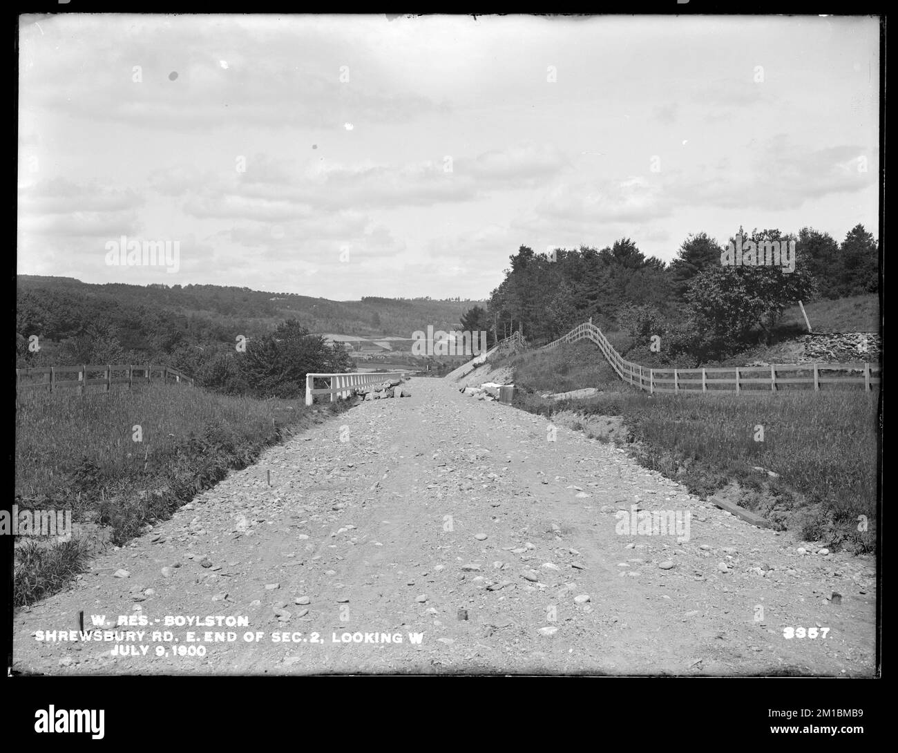 Réservoir Wachusett, chemin Shrewsbury, extrémité est de la section 2; vers l'ouest, Boylston, Mass., 9 juillet, 1900 , ouvrages d'eau, réservoirs, structures de distribution d'eau, chantiers de construction, routes Banque D'Images