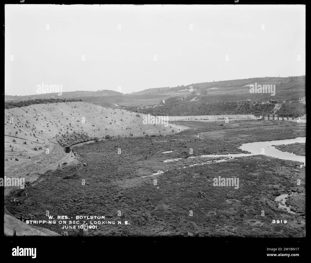 Réservoir Wachusett, dénudage sur la section 7, en regardant vers le nord-est, Boylston, Mass., juin 10, 1901 , ouvrages d'eau, réservoirs, structures de distribution d'eau, chantiers de construction Banque D'Images