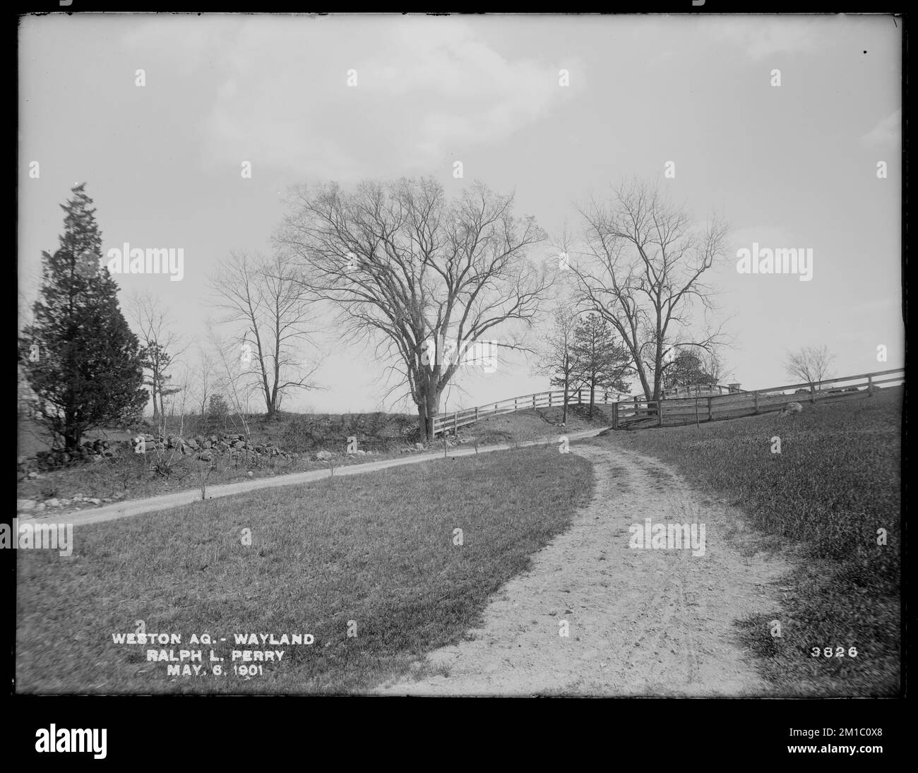 Aqueduc de Weston, propriété de Ralph L. Perry, vue sud-est, Wayland, Massachusetts, 6 mai, 1901 , travaux d'eau, aqueducs, immobilier Banque D'Images