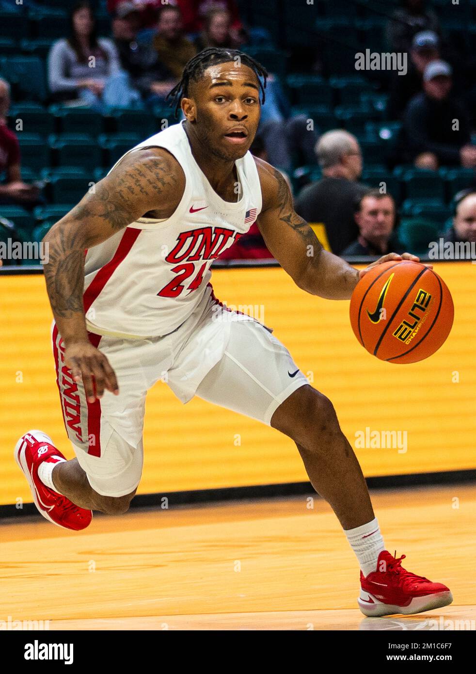 10 décembre 2022 Las Vegas, Nevada, États-Unis La garde de l'UNLV Jackie Johnson III (24) se dirige vers le panier lors du tournoi de basket-ball NCAA The Clash Men entre les rebelles Runnin de l'UNLV et les Cougars de l'État de Washington. UNLV a battu l'État de Washington 74-70 au MGM Grand Garden Arena Las Vegas, Nevada. Thurman James/CSM Banque D'Images