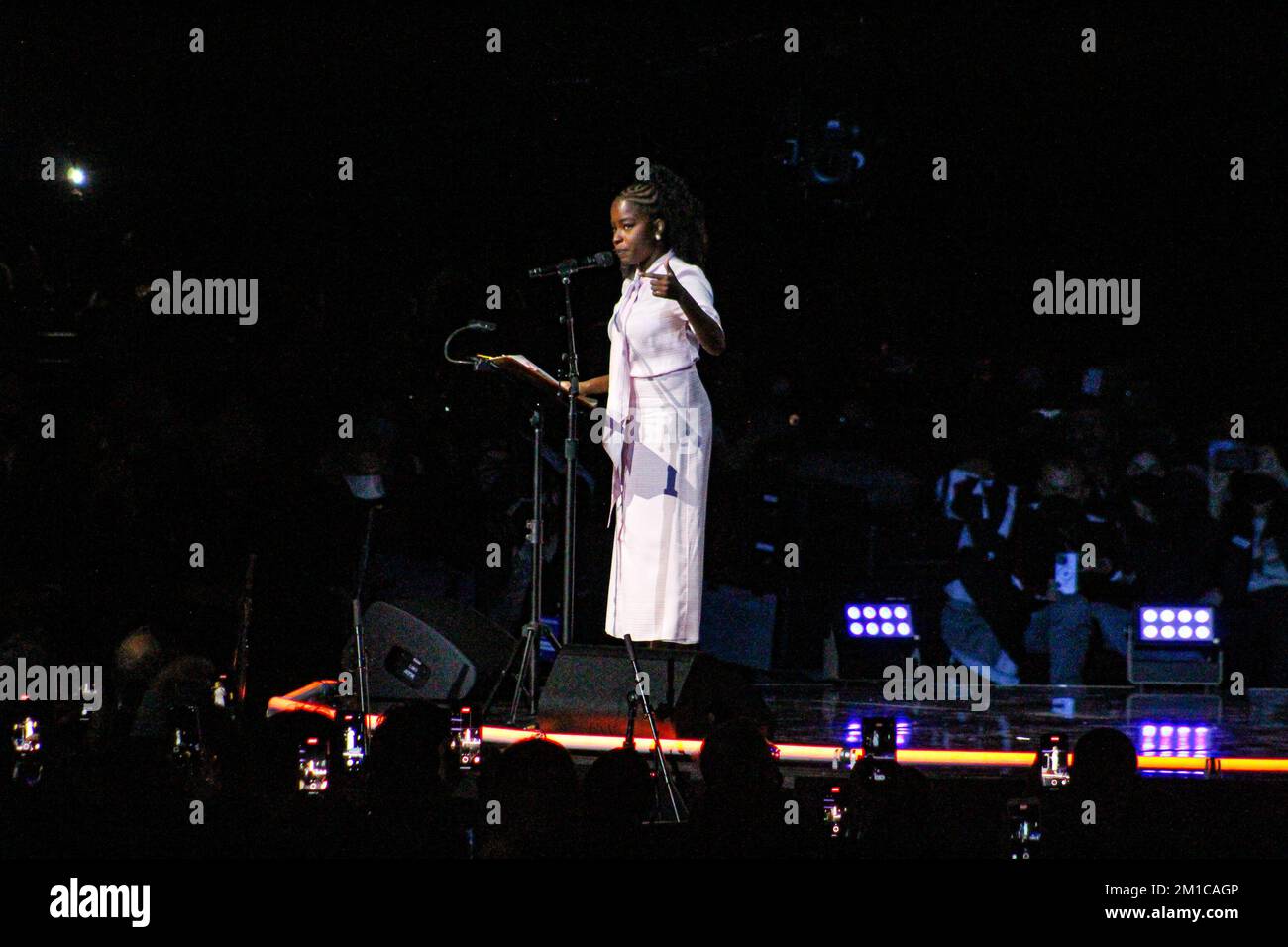 Los Angeles, États-Unis. 11th décembre 2022. Amanda Gorman raconte un poème à l'inauguration du maire de Los Angeles en 43rd, qui s'est tenu au Microsoft Theatre de Los Angeles, en Californie, dimanche, à 11 décembre 2022. (Photo de Conor Duffy/Sipa USA) crédit: SIPA USA/Alay Live News Banque D'Images