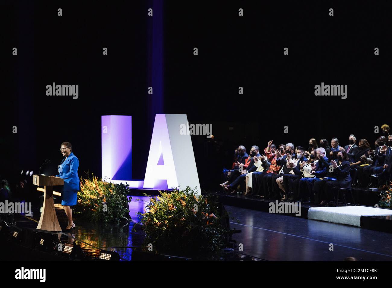 Los Angeles, États-Unis. 11th décembre 2022. Karen Bass, maire de Los Angeles, en Californie, parle lors d'une cérémonie inaugurale à Los Angeles, en Californie, dimanche, à 11 décembre 2022. Bass, membre du Congrès à six mandats, a été élu le mois dernier comme première femme et deuxième maire noir de Los Angeles sur une plate-forme qui a souligné ses débuts en tant qu'organisatrice communautaire et son expérience en tant que législateur vétéran à Sacramento et Washington. Photo par Eric Thayer/UPI crédit: UPI/Alay Live News Banque D'Images