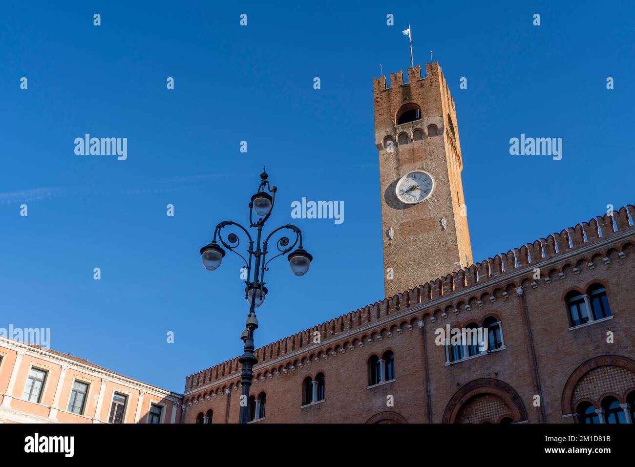 La Piazza dei Signori est le Palazzo dei Trecento. Tour d'observation dans le centre-ville de Trévise, Italie. Banque D'Images
