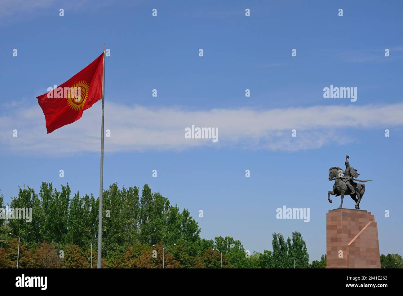 Monument de Manas inspiré d'un drapeau épique traditionnel et kirghize, place Ala-Too, Bichkek, Kirghizistan Banque D'Images