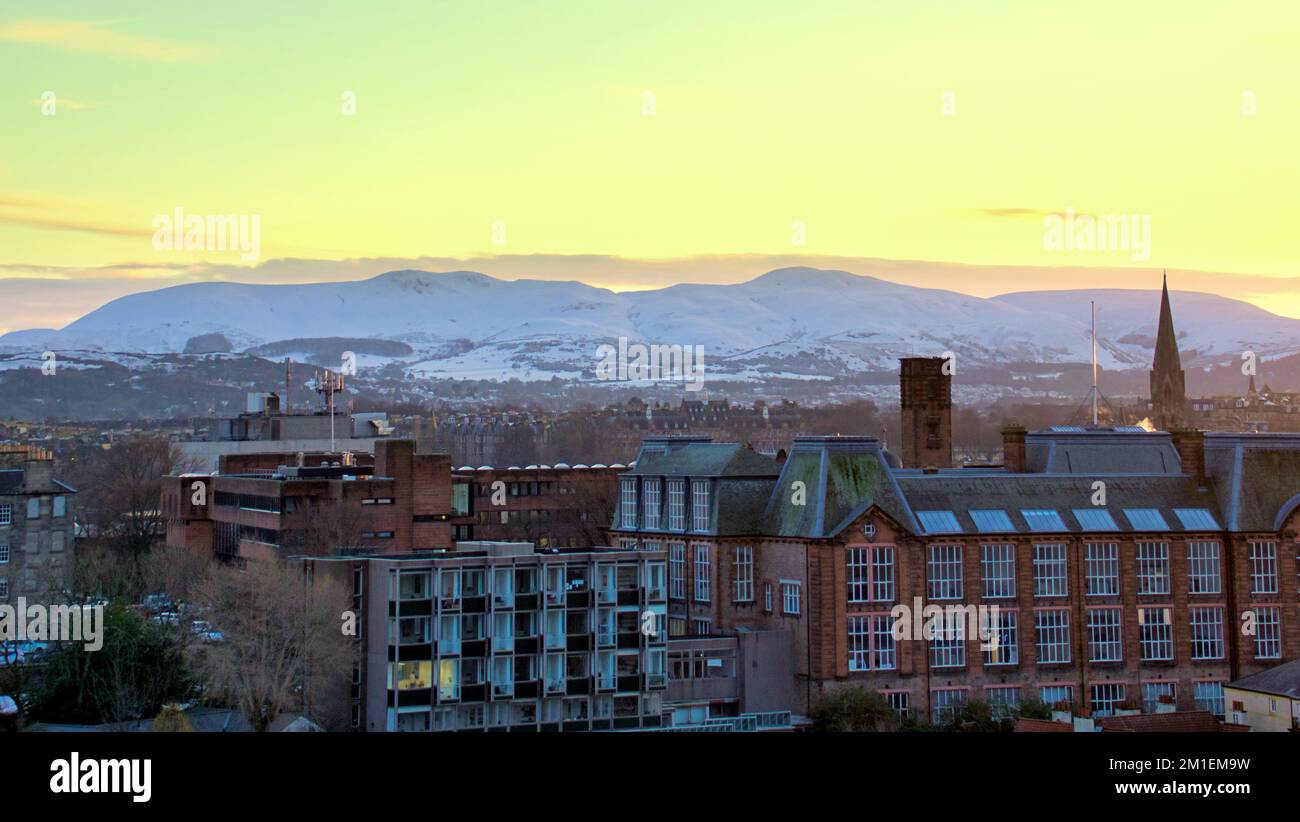 Les toits d'Édimbourg photographiés depuis l'esplanade du château d'Édimbourg Banque D'Images