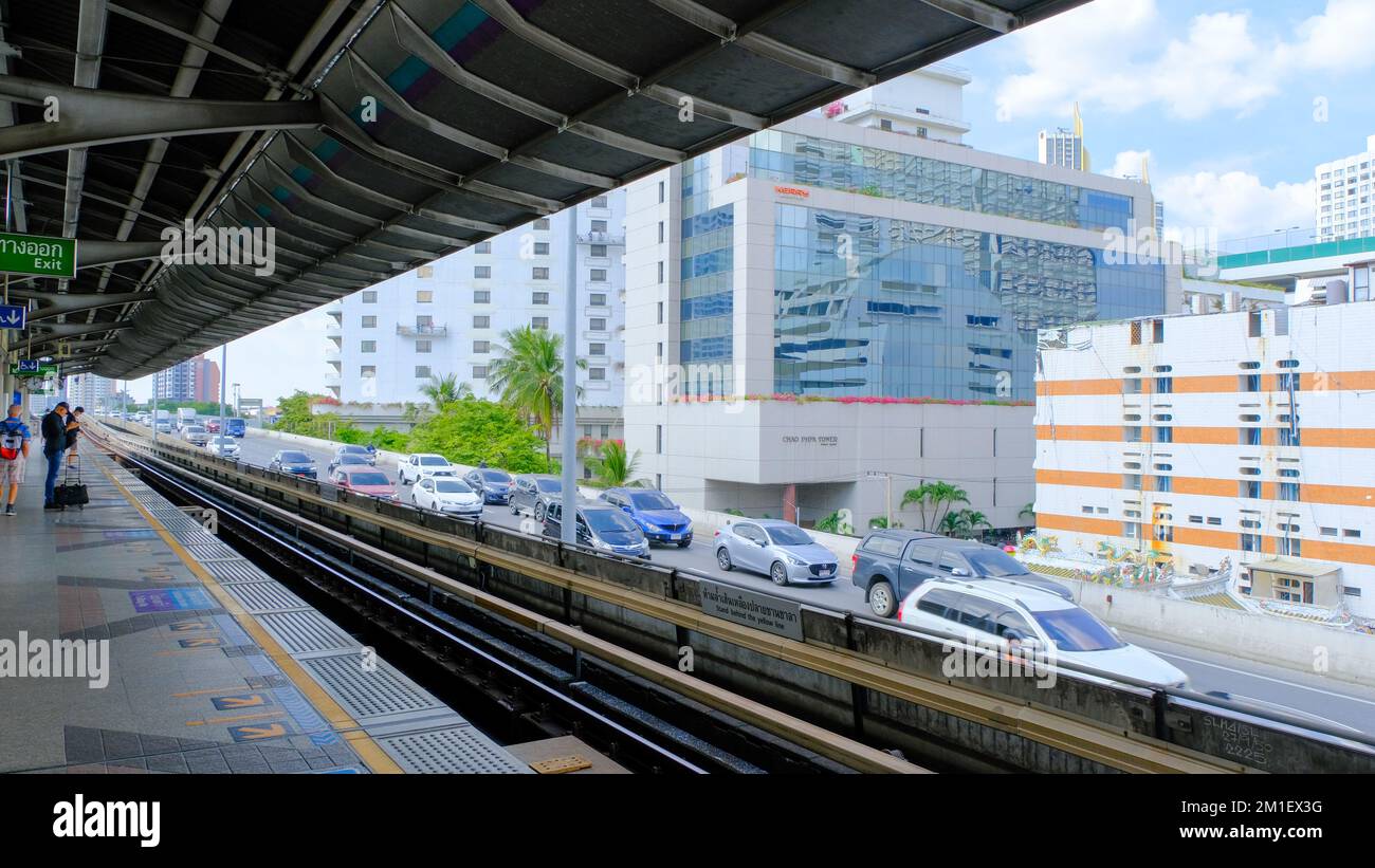 Taksin Station est une station de métro pour le système de transport de masse de Bangkok connu sous le nom de BTS Banque D'Images