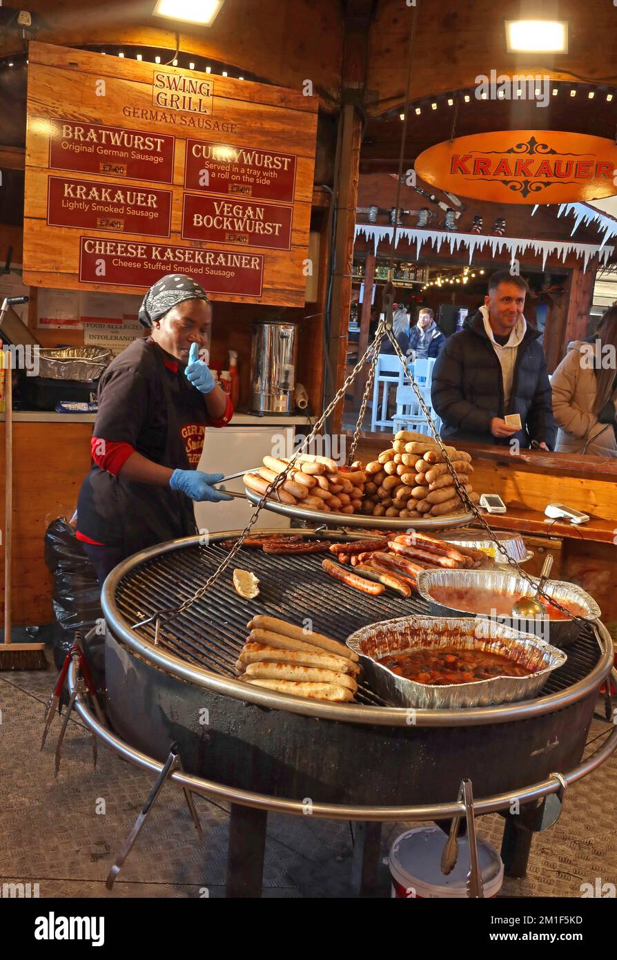 Liverpool marché allemand de Noël grill swing au St Georges hall 2022, St George's PL, Liverpool, Merseyside, Angleterre, ROYAUME-UNI, L1 1JJ Banque D'Images