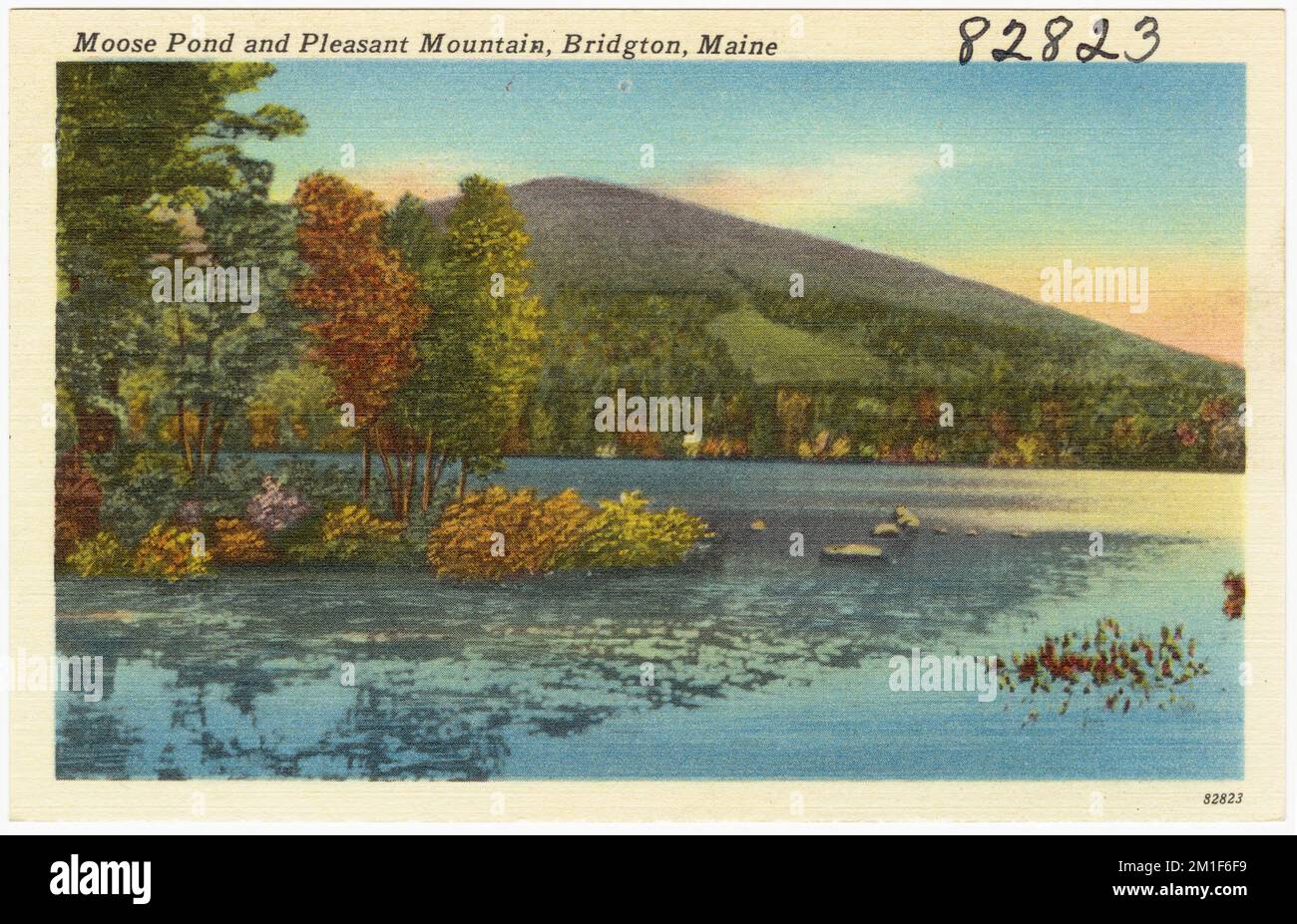Moose Pond et Pleasant Mountain, Bridgton, Maine, lacs et étangs, montagnes, Tichnor Brothers Collection, cartes postales des États-Unis Banque D'Images