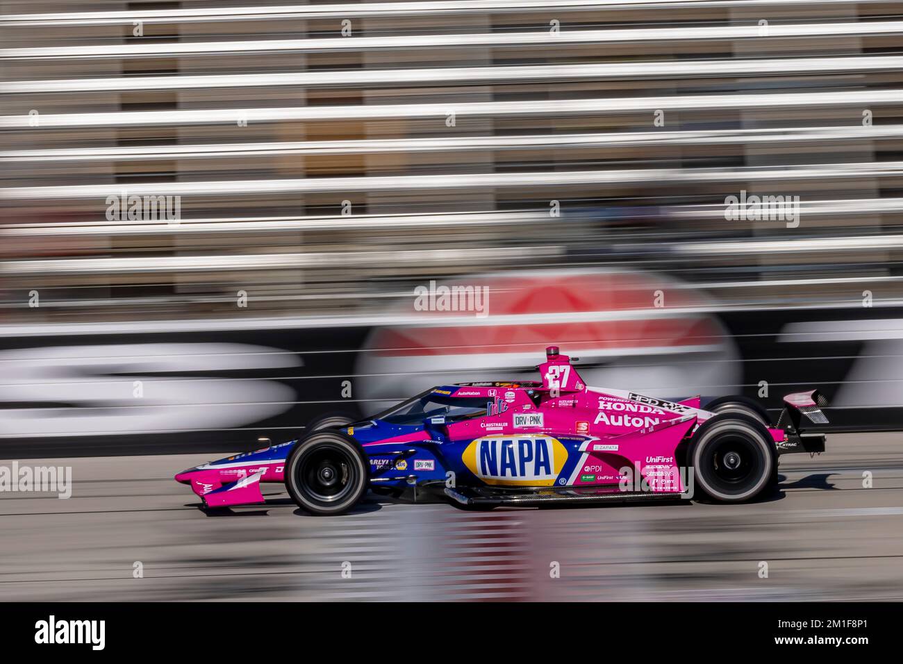 ALEXANDER ROSSI (27) des États-Unis passe par le front lors d'une séance d'entraînement pour la XPEL 375 au Texas Motor Speedway à ft. Vaut le Texas. Banque D'Images