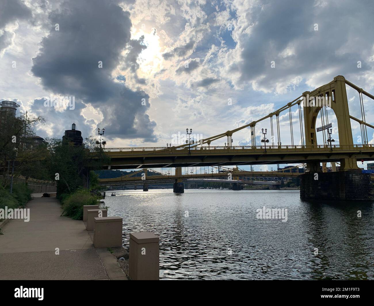 Vue sur le pont Andy Warhol, également connu sous le nom de pont de la septième rue. Pittsburgh, Pennsylvanie, États-Unis. Banque D'Images