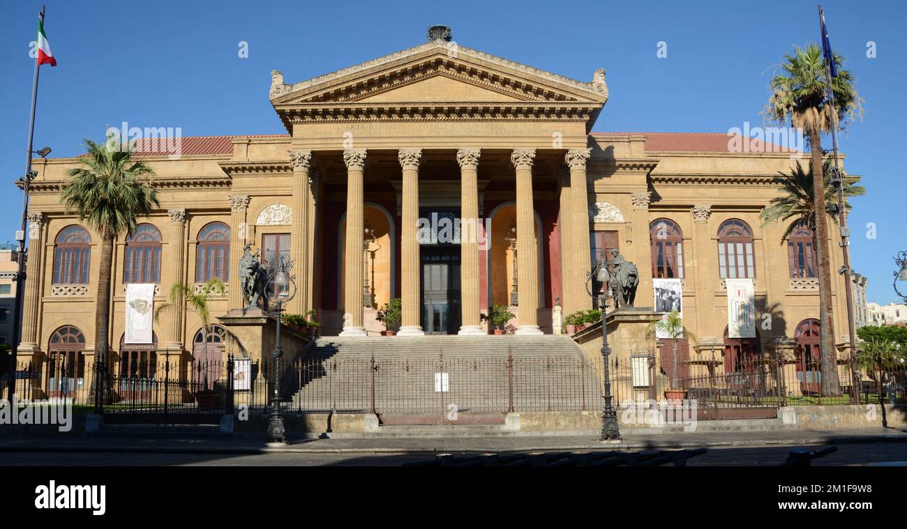 Le Teatro Massimo Vittorio Emanuele, mieux connu sous le nom de Teatro Massimo, à Palerme est le plus grand opéra en Italie, et l'un des plus grands Banque D'Images