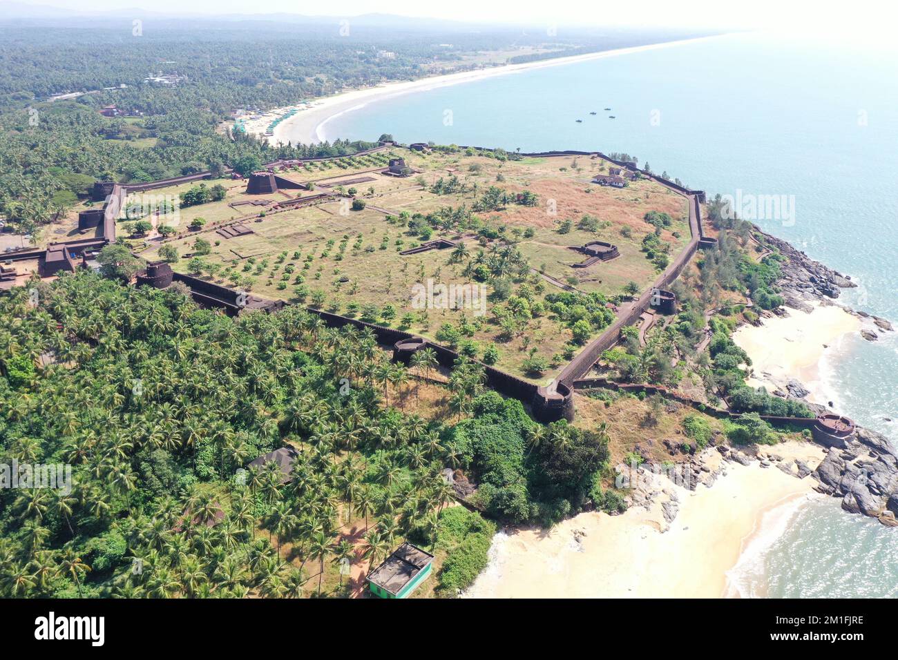 Vue aérienne du fort et de la plage de Bekal situé à Kasaragod, Kerala, Inde Banque D'Images