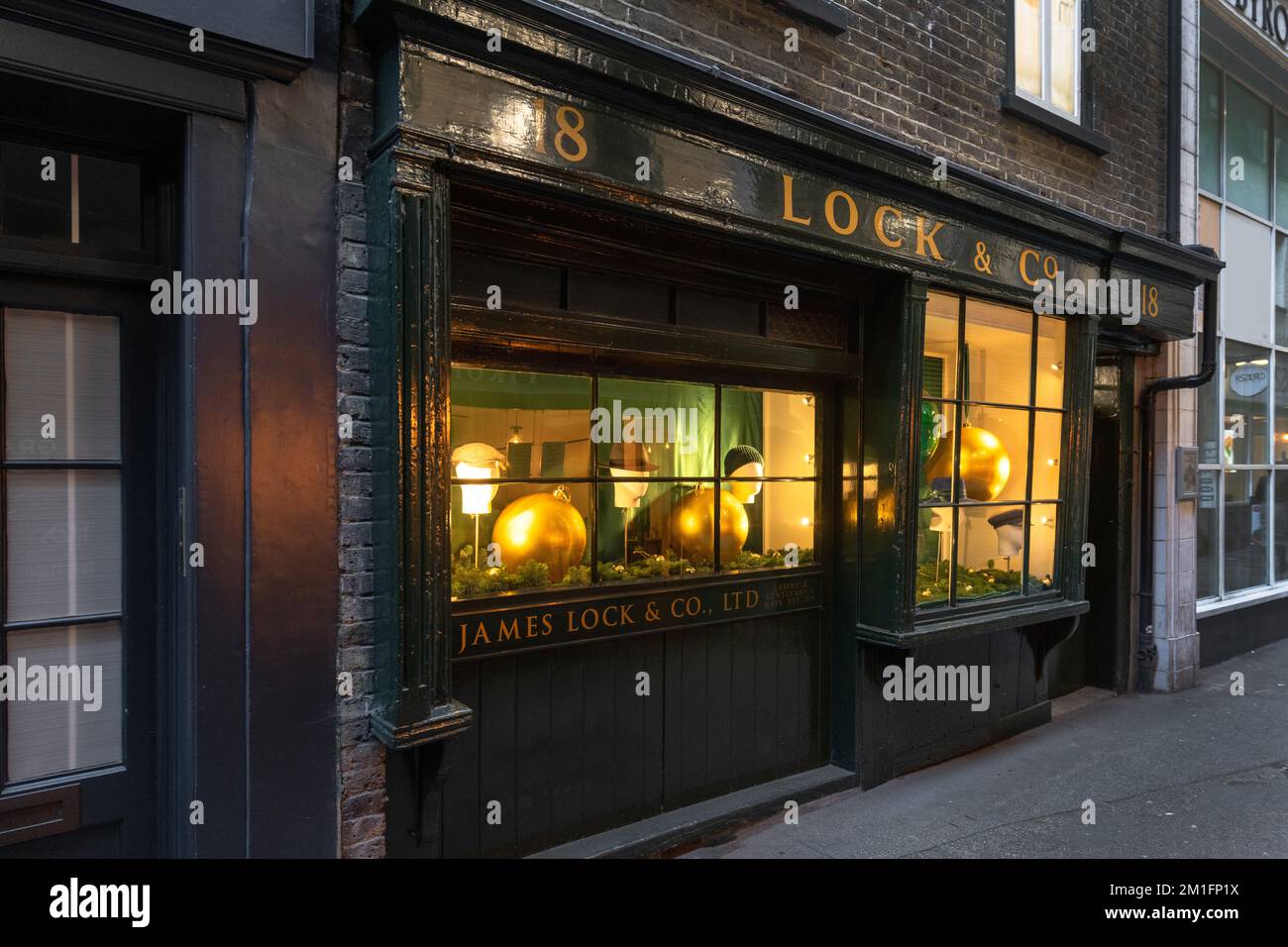 L'arrière de Lock and Co dans Crown passage St James, la plus ancienne boutique du monde. Banque D'Images