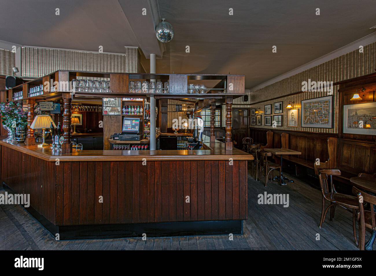 L'intérieur du pub Golden Heart, Angleterre, Londres, Tower Hamlets, Spitafield, Banque D'Images