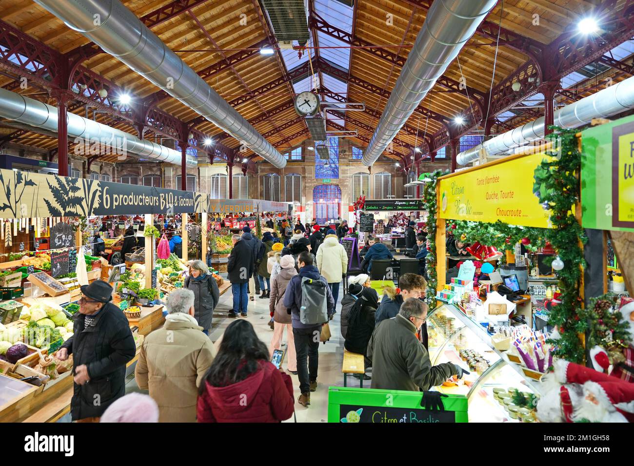 Le marché couvert de Colmar (le marché Couvert de Colmar) Colmar, France - décembre 2022 Banque D'Images