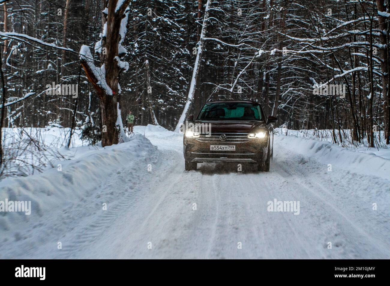 MOSCOU, RUSSIE - 22 JANVIER 2022. Volkswagen Tiguan (AD1) 4MOTION. Un vus multisegment moderne et subcompact. Volkswagen Tiguan en mouvement. Volkswagen A. Banque D'Images MOSCOU, RUSSIE - 22 JANVIER 2022. Volkswagen Tiguan (AD1) 4MOTION. Un vus multisegment moderne et subcompact. Volkswagen Tiguan en mouvement. Volkswagen A. Banque D'Images