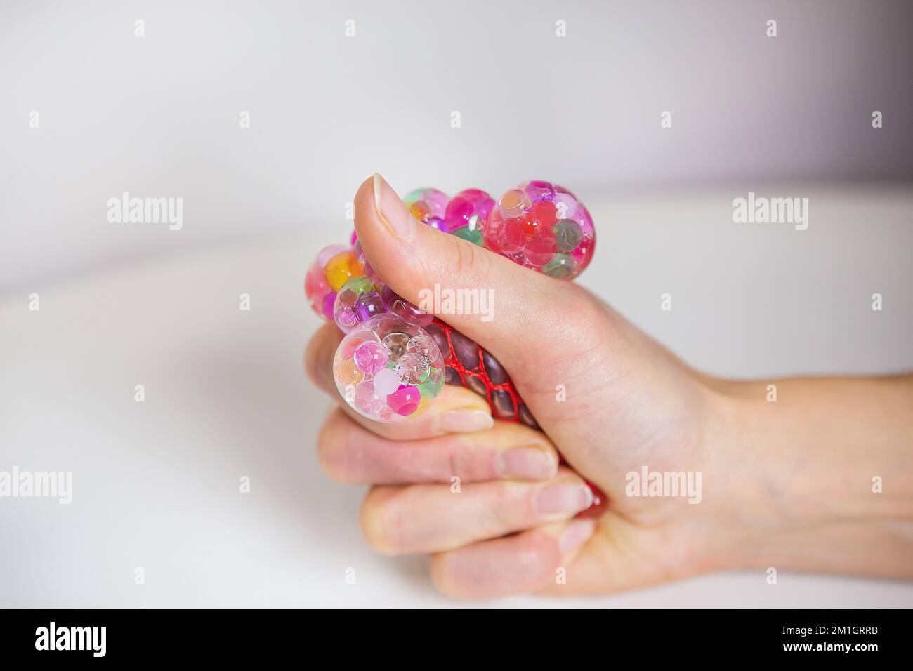 Boules d'eau dans un hydrogel. Un grand moyen d'antistress, la