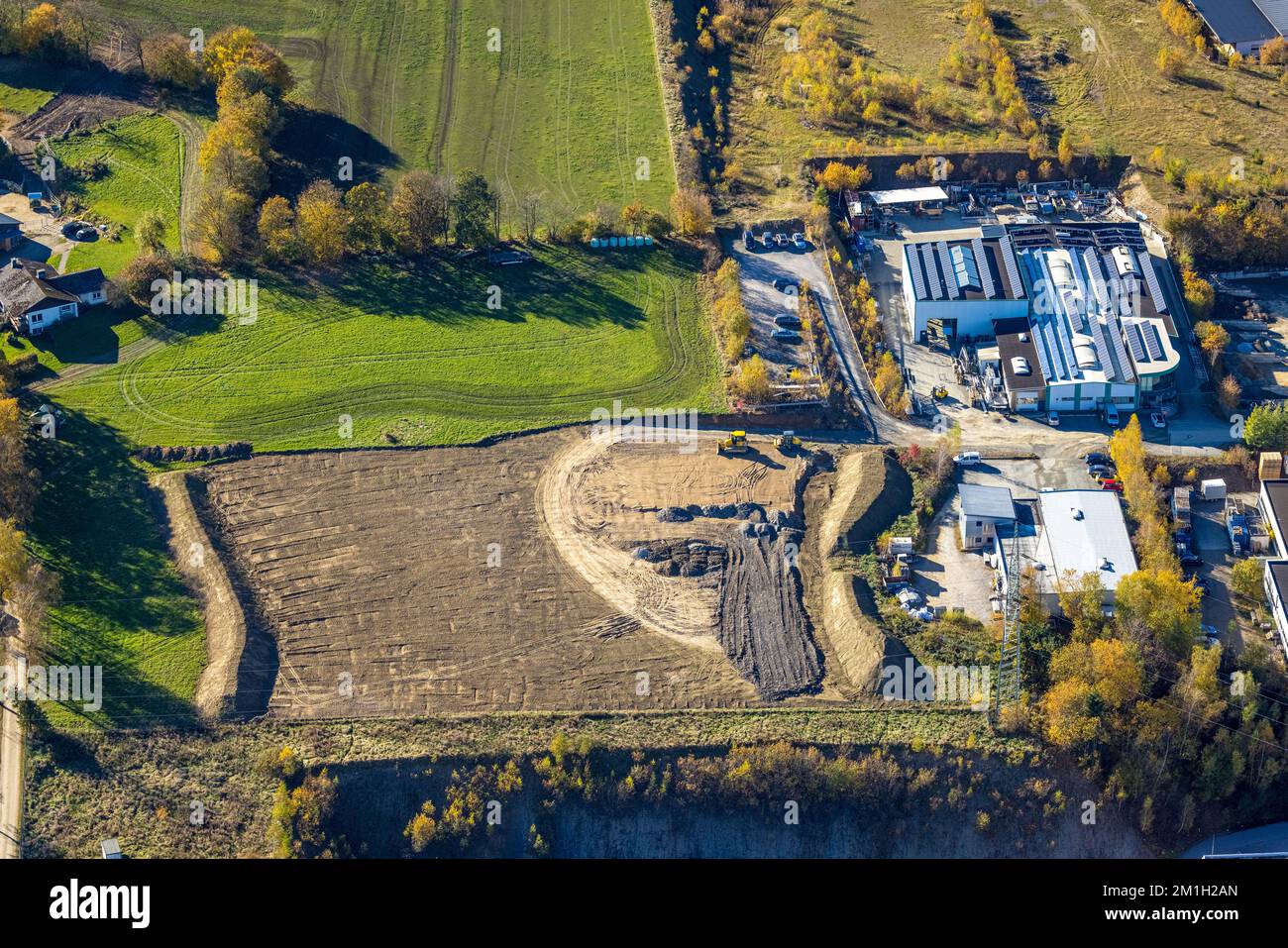 Vue aérienne, zone de construction dans le parc industriel Zum Hohlen Morgen dans le quartier Bigge à Olsberg, pays aigre, Rhénanie-du-Nord-Westphalie, Allemagne, Buil Banque D'Images