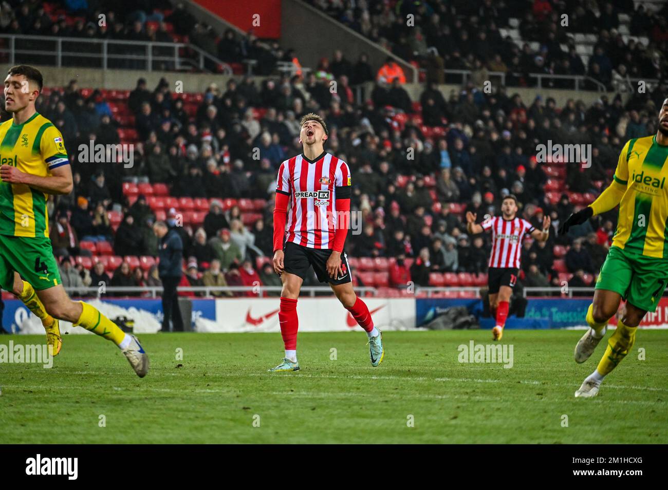 DaN Neil, de l'AFC Sunderland, se lance contre West Bromwich Albion lors du championnat EFL. Banque D'Images