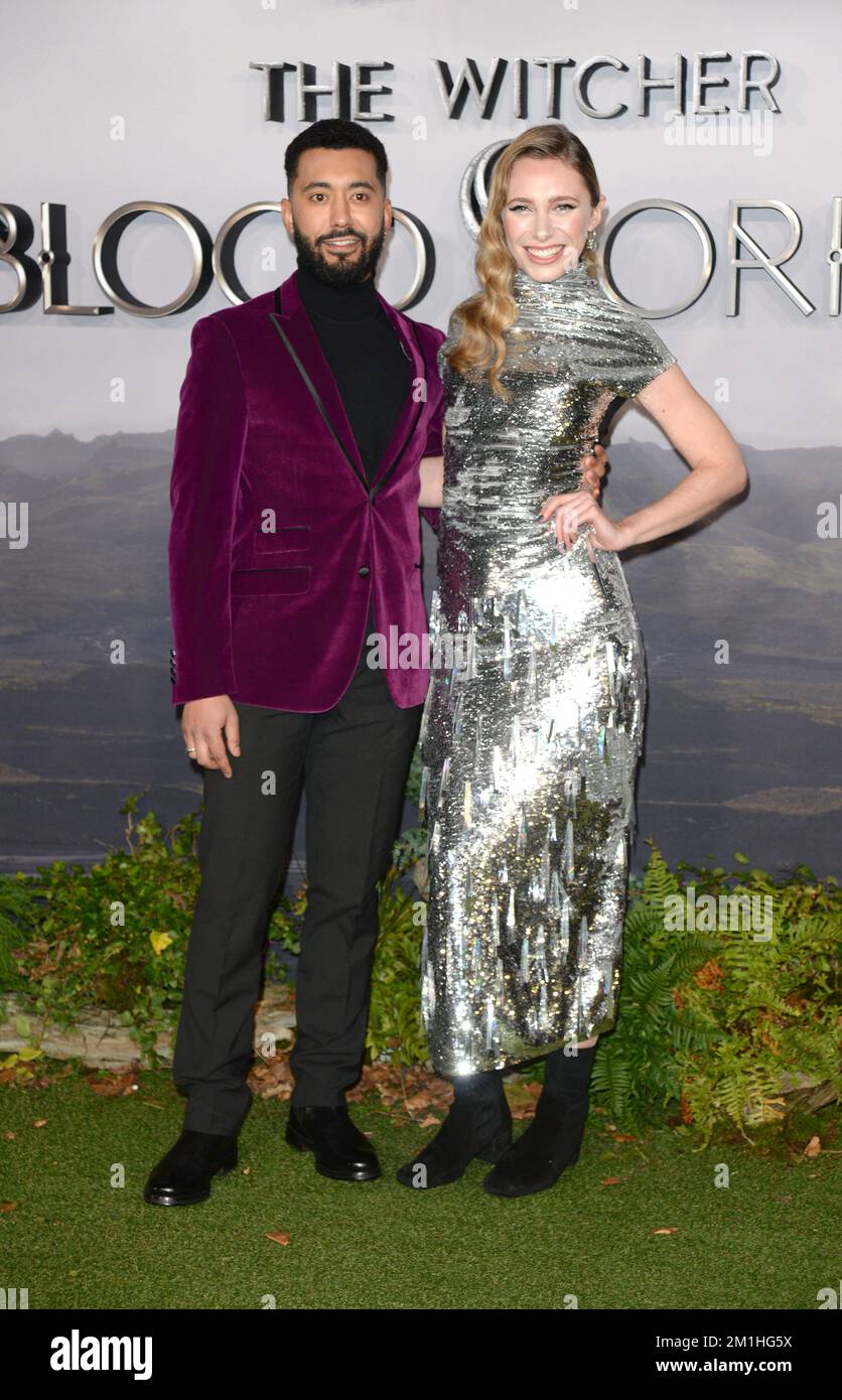 La photo doit être créditée ©Alpha Press 078237 12/12/2022 Zach Wyatt et Lizzie Annis The Witcher Blood Origin Premiere à Londres Banque D'Images