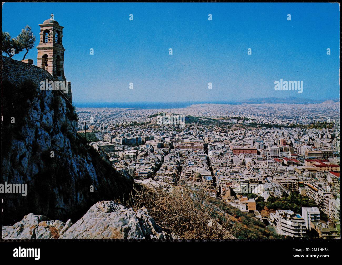 Αθηναι. Ἄποψίς Άκροπὸλεως ὰπὸ τὸν Λυκαβηττο - Athènes. L'Acropole vu de la colline de Lycabette - Athènes. L'Acropole vue de la colline Lykabette - Athen. Ansich der Akropolis von dem Hügel Lykabettus , forts et fortifications, sites archéologiques, villes et villes. Collection Nicholas Catsimpolas Banque D'Images
