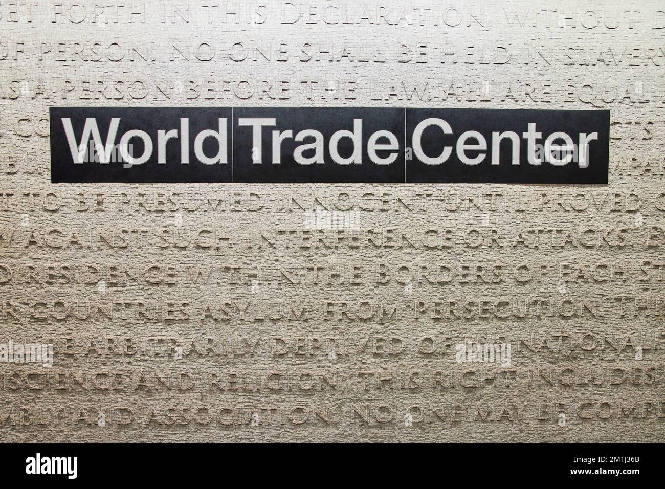 TRAN terminal Mosaic Wall World Trade Center signe avec les noms de ceux perdus à 9 11 Banque D'Images